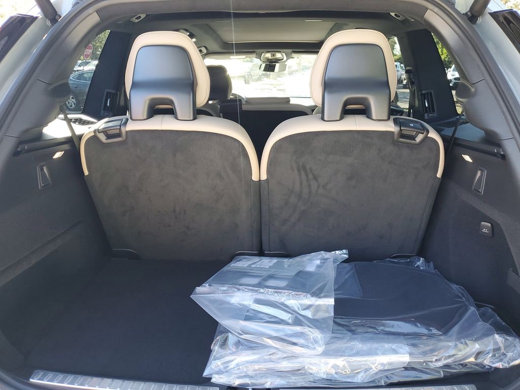 New 2026 Volvo XC90 B6 Ultra Dark Theme 7-Seater SUV