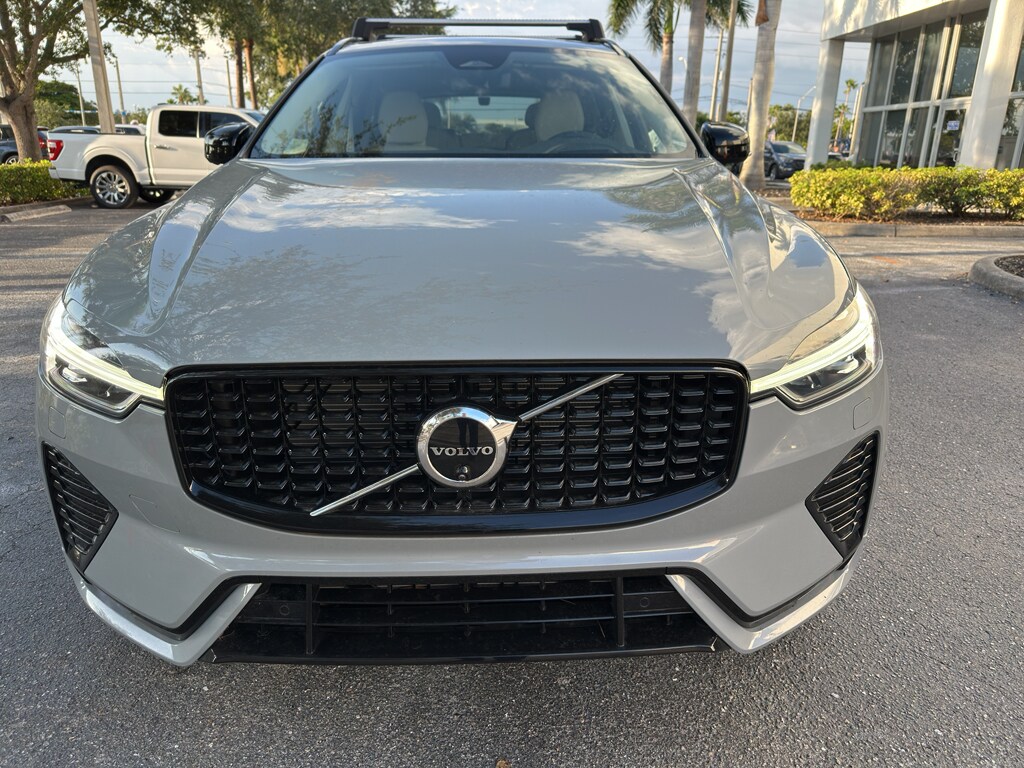 2025 Volvo XC60 photo 3