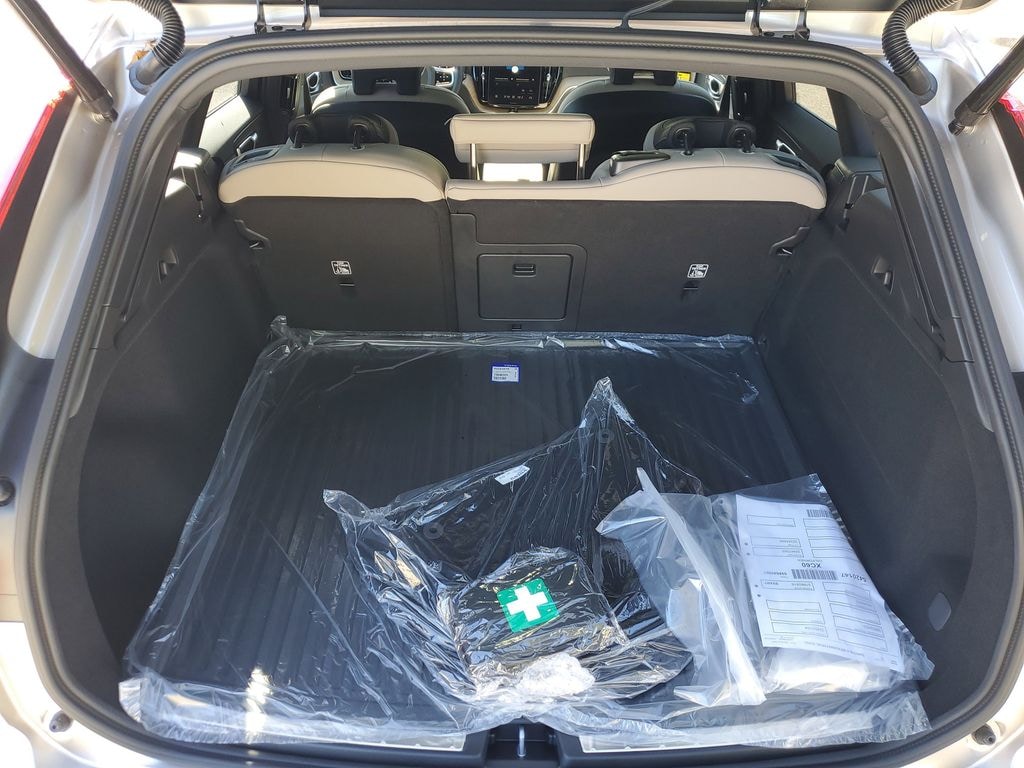 New 2026 Volvo XC60 B5 Plus SUV