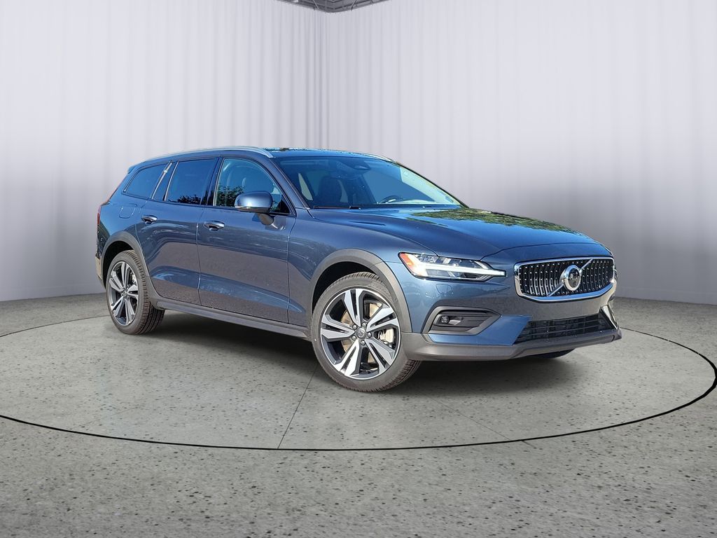 2026 Volvo V60 Cross Country B5 Plus AWD's photo