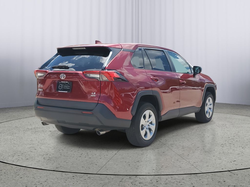 2022 Toyota RAV4 LE photo 3