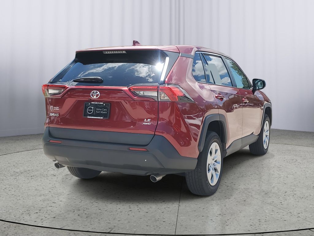 2022 Toyota RAV4 LE photo 4
