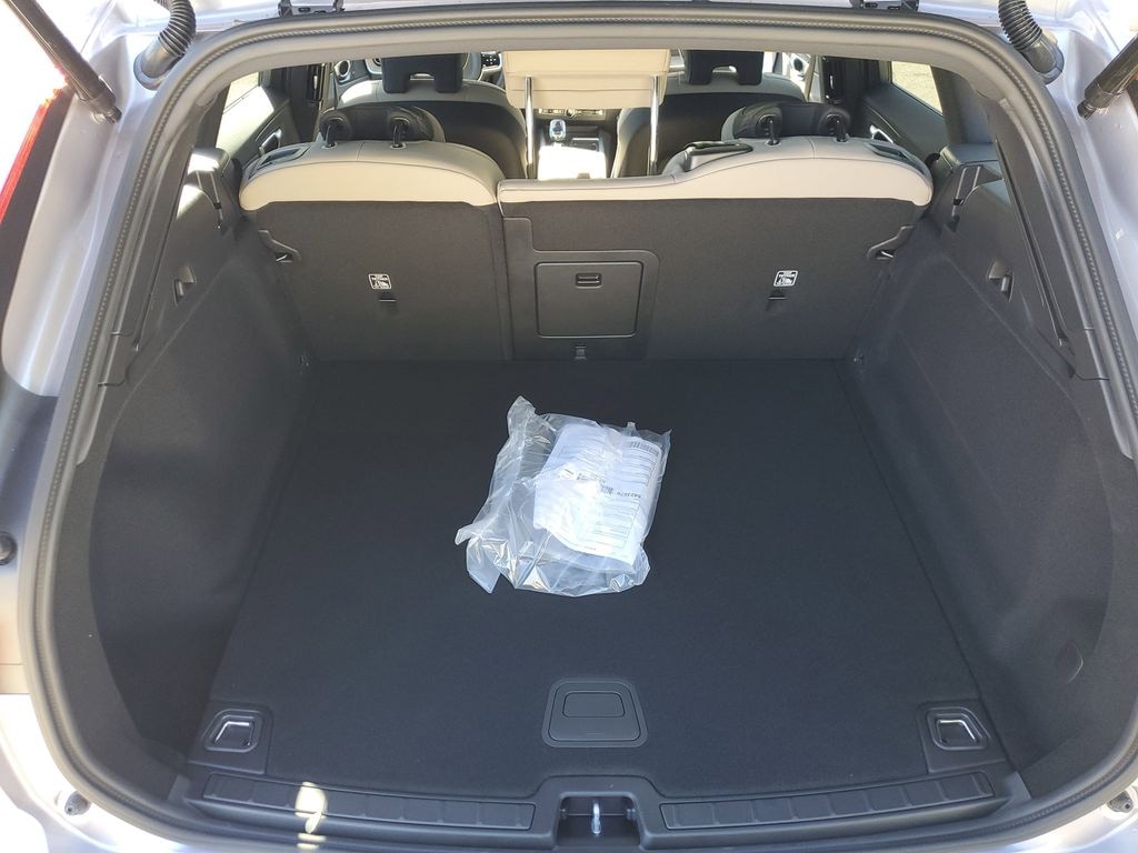 New 2026 Volvo XC60 B5 Core SUV