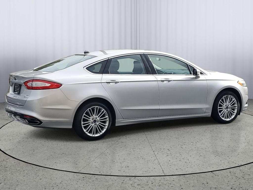 Used 2016 Ford Fusion SE Sedan