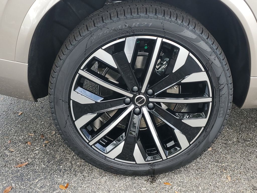 2026 Volvo XC90 B5 Core photo 3