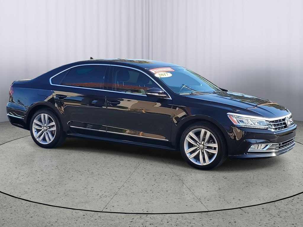 Used 2017 Volkswagen Passat 1.8T SE w/Technology Sedan