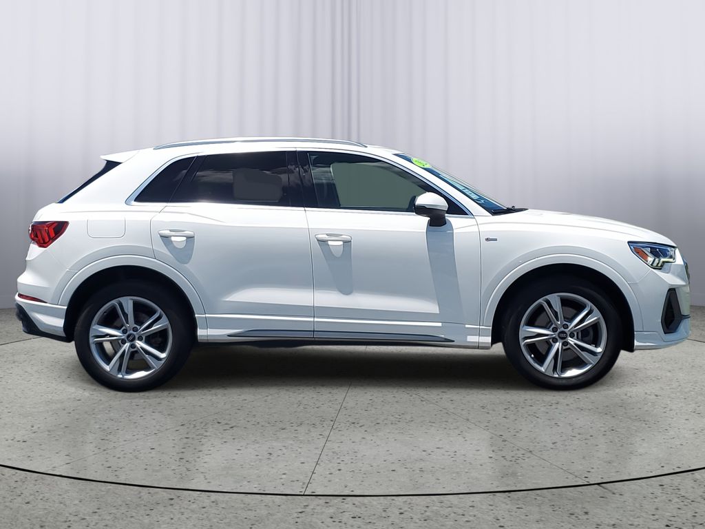 2022 Audi Q3 S line Premium Plus photo 2