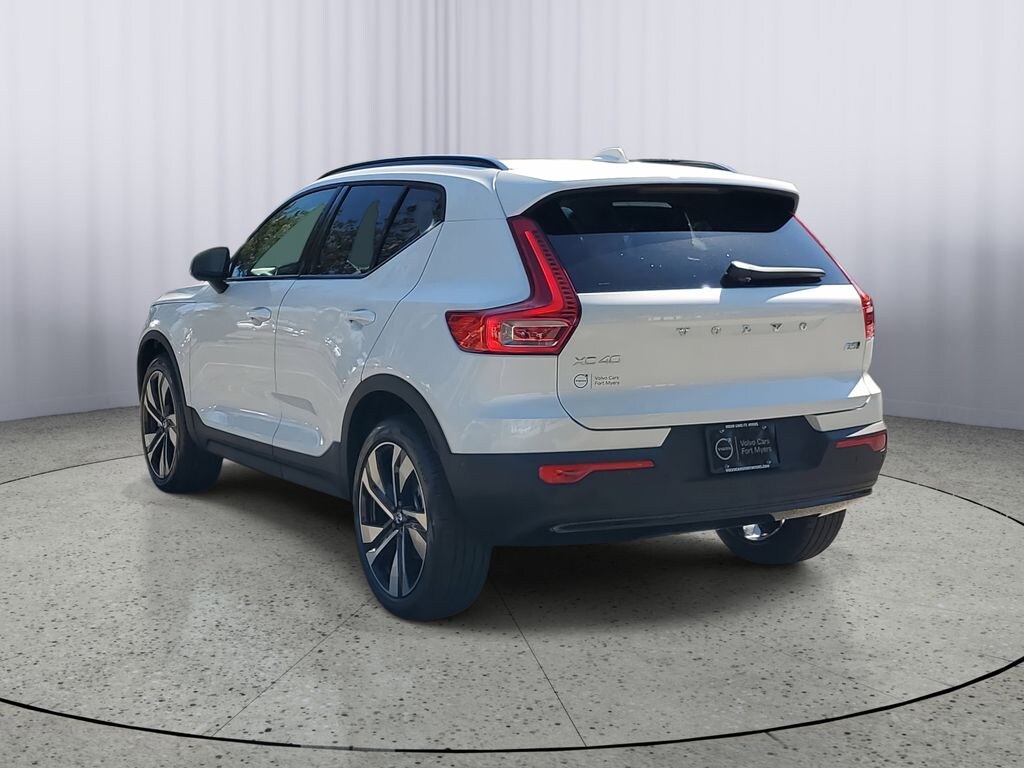 New 2026 Volvo XC40 B5 Plus SUV