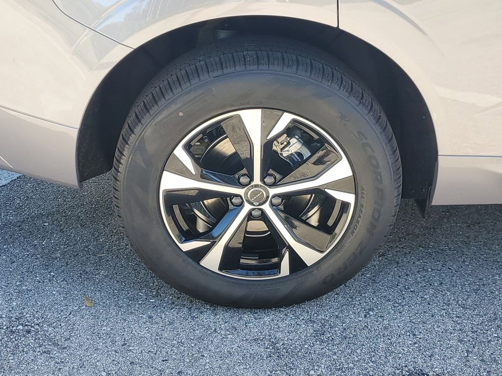 New 2026 Volvo XC60 B5 Core SUV