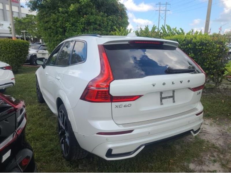 2024 Volvo XC60 Ultimate photo 2