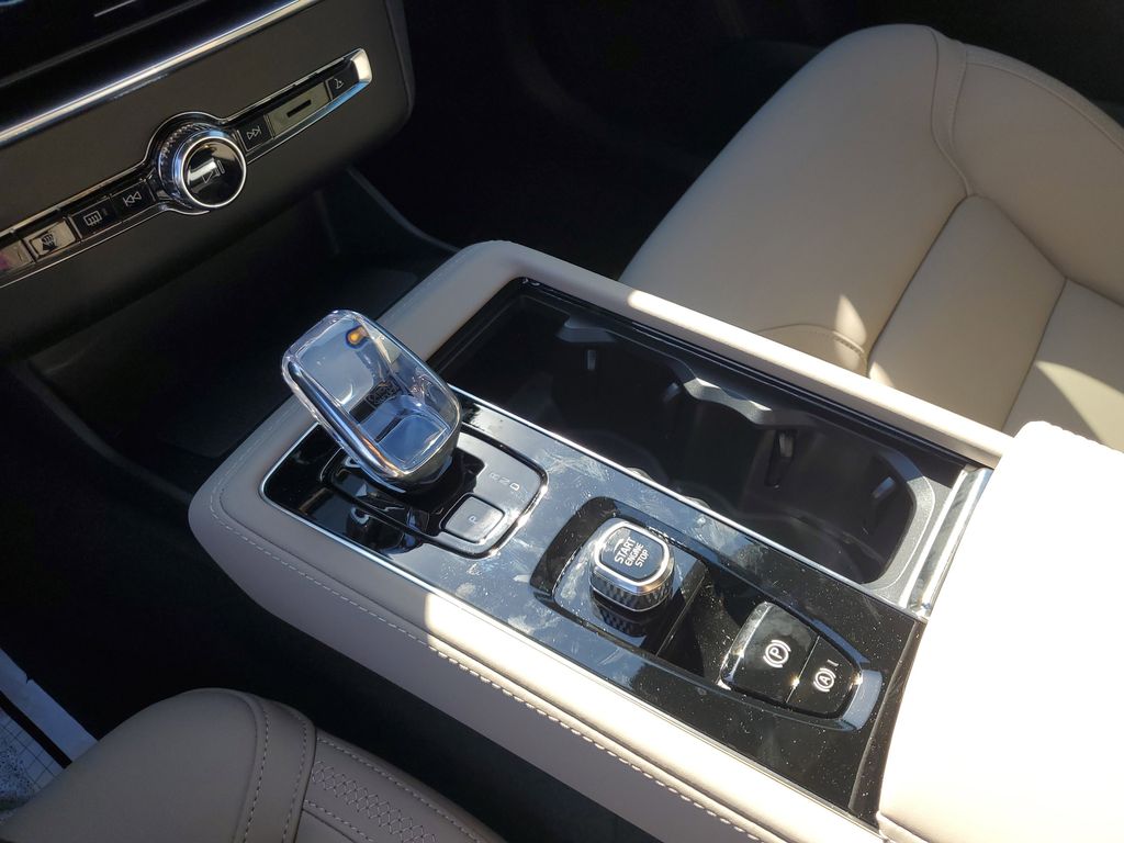 2026 Volvo XC90 Plus - Photo 10