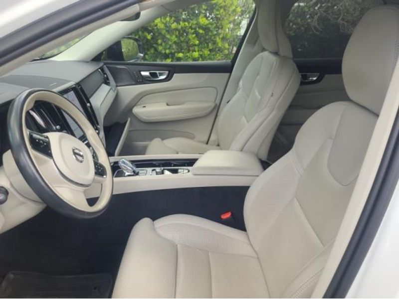 2024 Volvo XC60 Ultimate photo 3