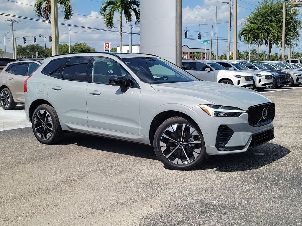 2026 Volvo XC60 B5 Plus Dark AWD's photo