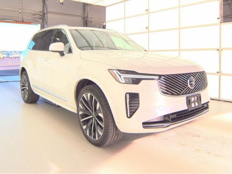 2025 Volvo XC90 Plus photo 4