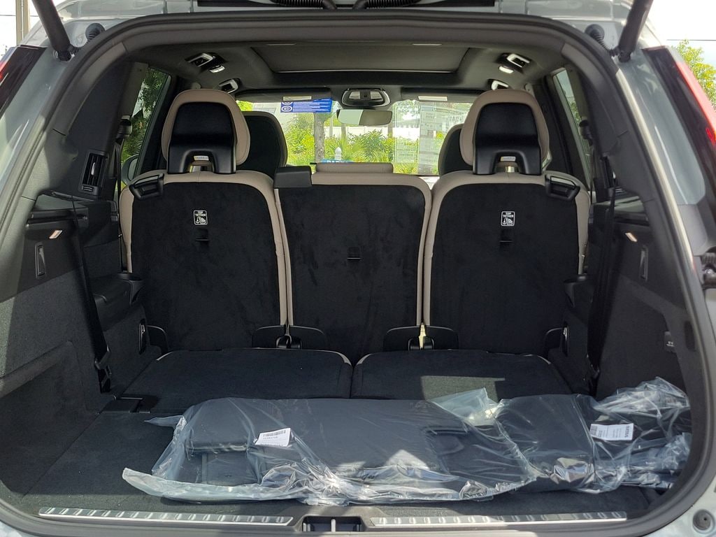 New 2026 Volvo XC90 B5 Core SUV