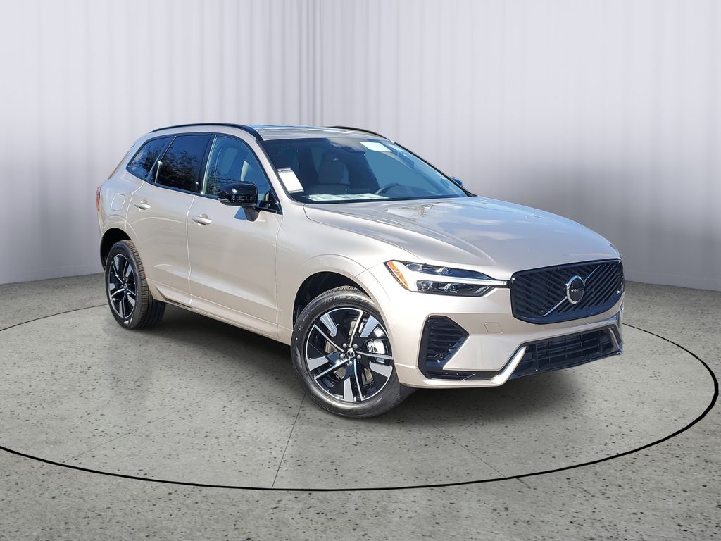 2026 Volvo XC60 Core's photo