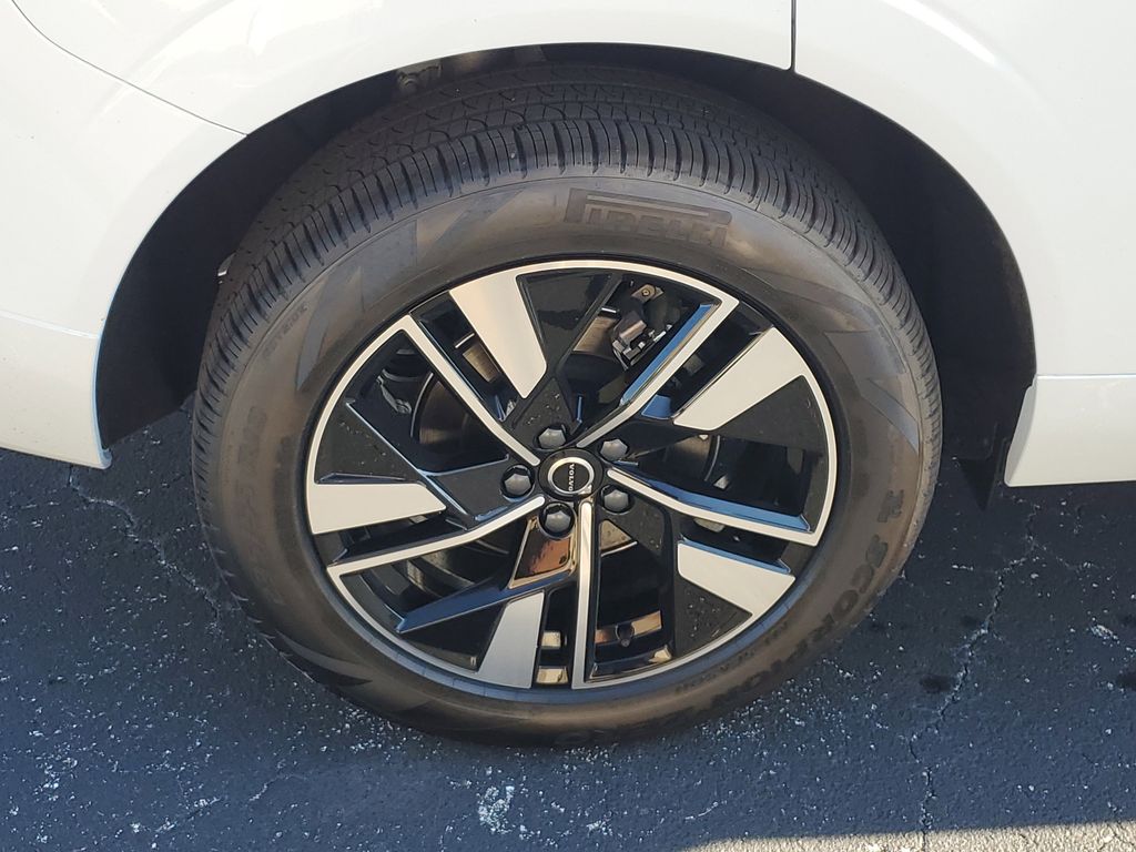 2026 Volvo XC60 B5 Core photo 3