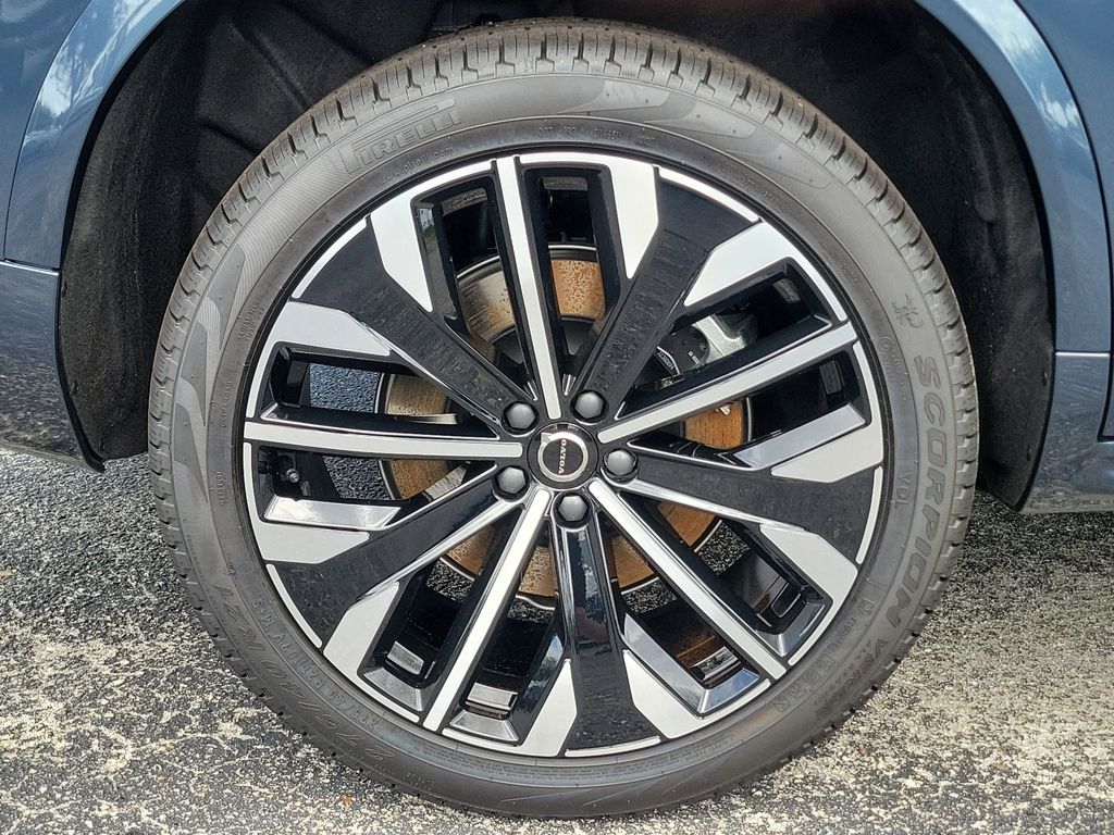 2026 Volvo XC90 Plus photo 3