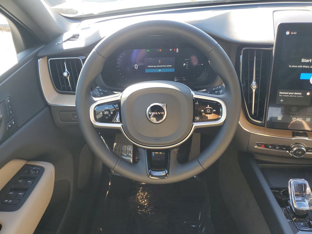 2026 Volvo XC60 Plus - Photo 7
