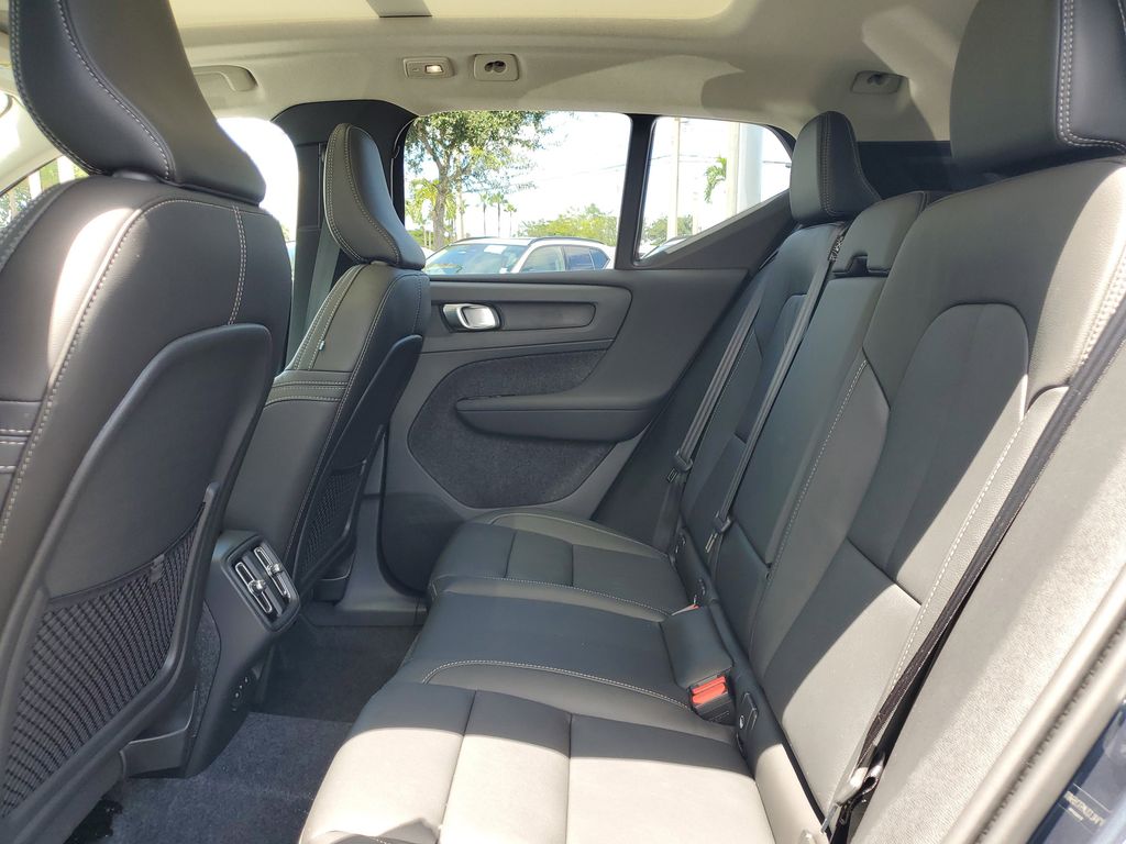 2026 Volvo XC40 Ultra - Photo 9