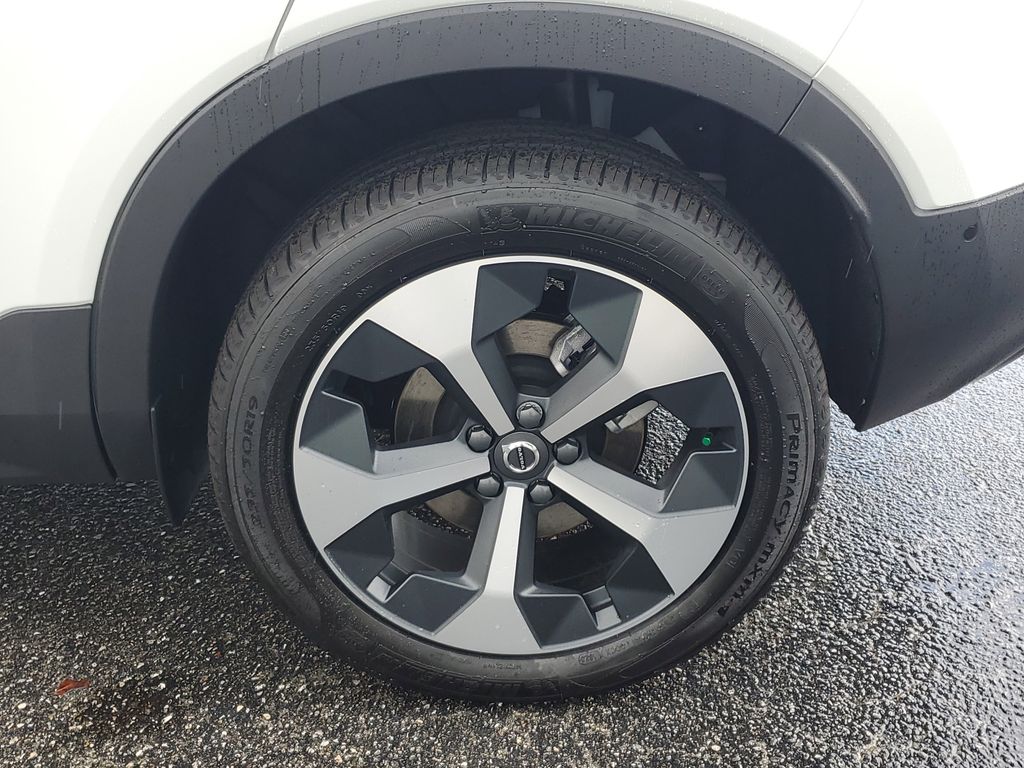 2026 Volvo XC40 Plus photo 3