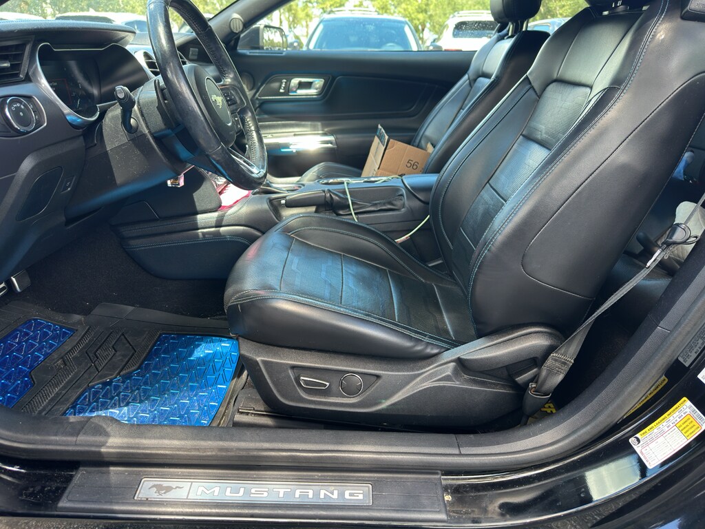 2019 Ford Mustang EcoBoost Premium Convertible photo 3