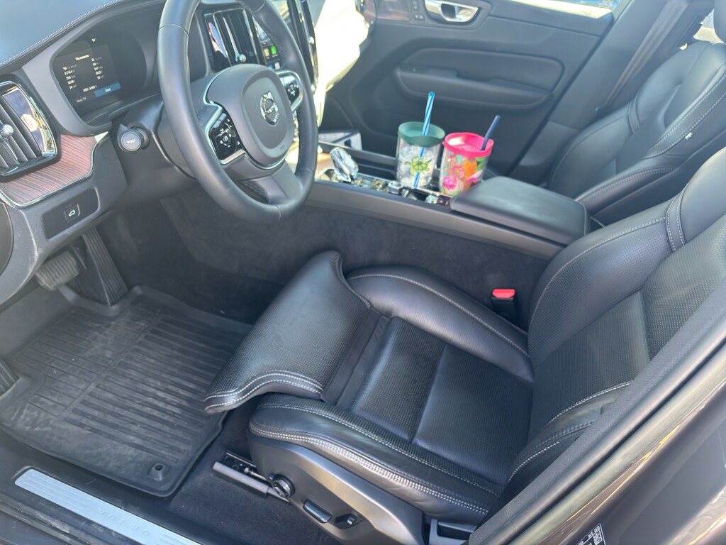 2023 Volvo XC60 Ultimate photo 4