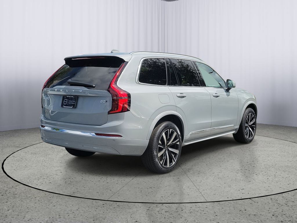 2026 Volvo XC90 B5 Core photo 2