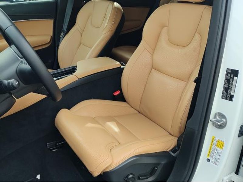 2024 Volvo XC90 Ultimate photo 2