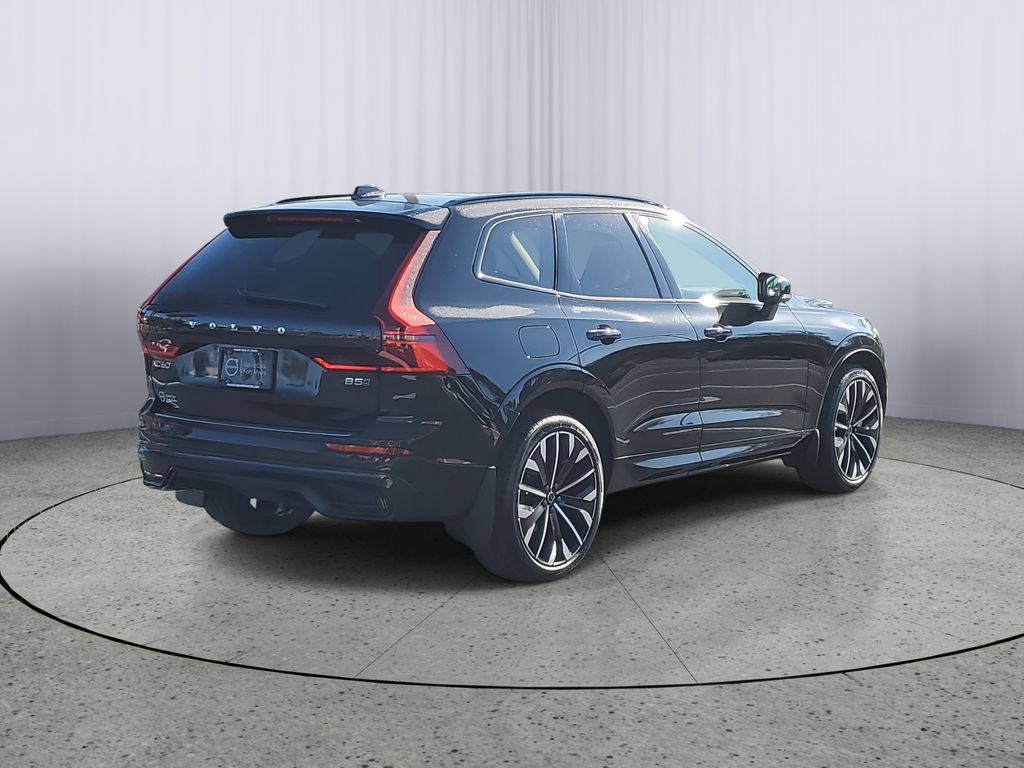 2026 Volvo XC60 B5 photo 2