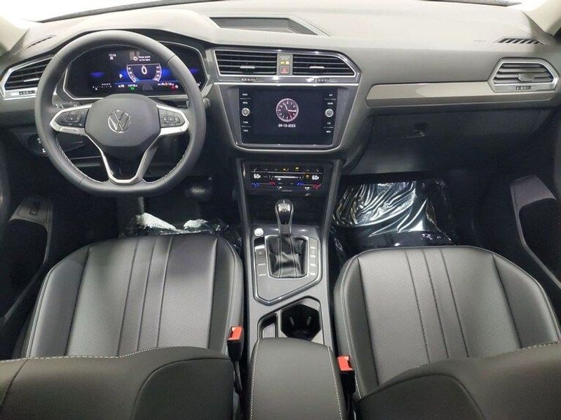 2024 Volkswagen Tiguan SE Wolfsburg Edition photo 3