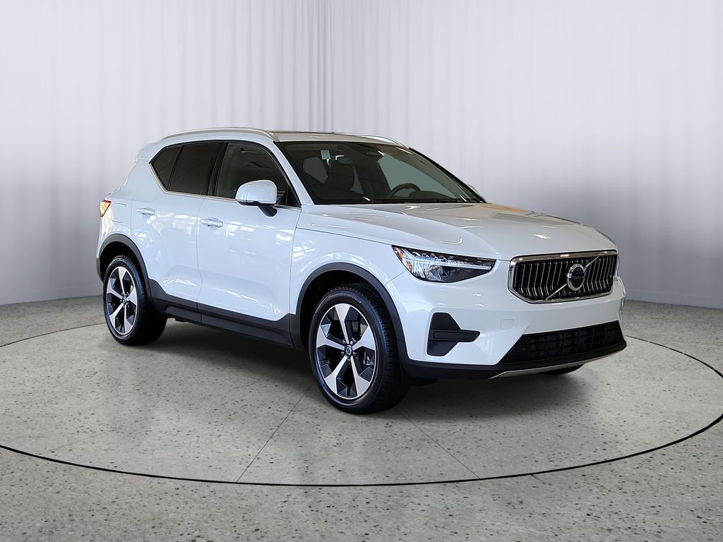 2025 Volvo XC40 Core