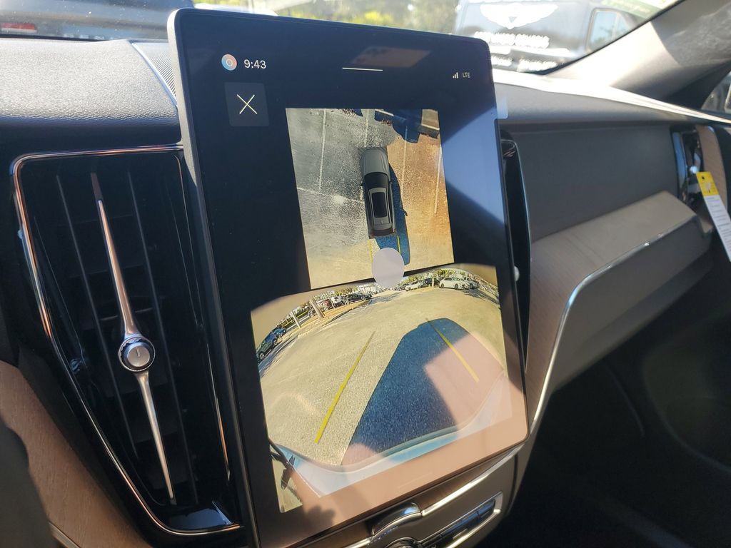 2026 Volvo XC60 Plus - Photo 9