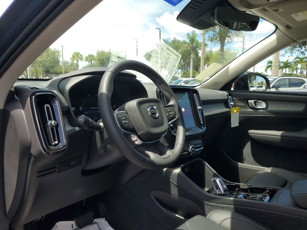 2026 Volvo XC40 Ultra - Photo 13