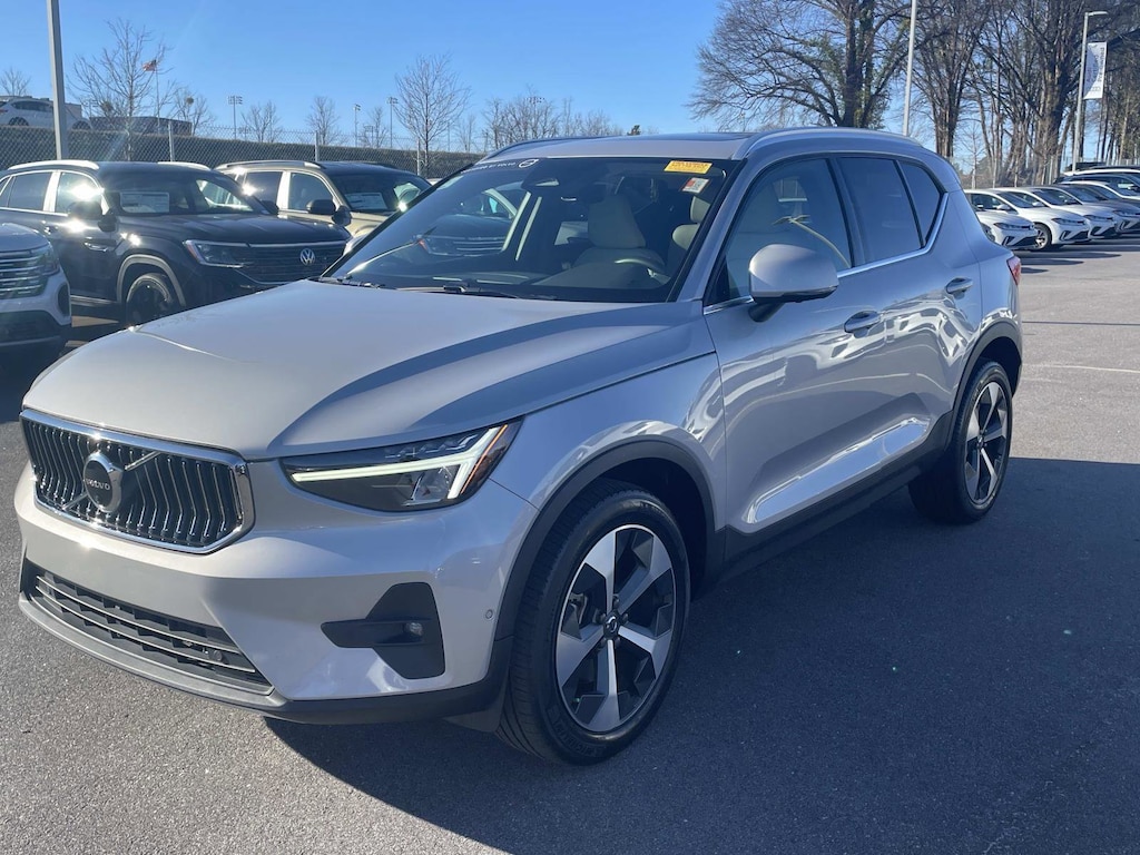 Certified 2023 Volvo XC40 B5 AWD Plus Bright SUV