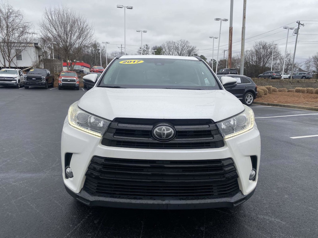 Used 2017 Toyota Highlander SE V6 SUV