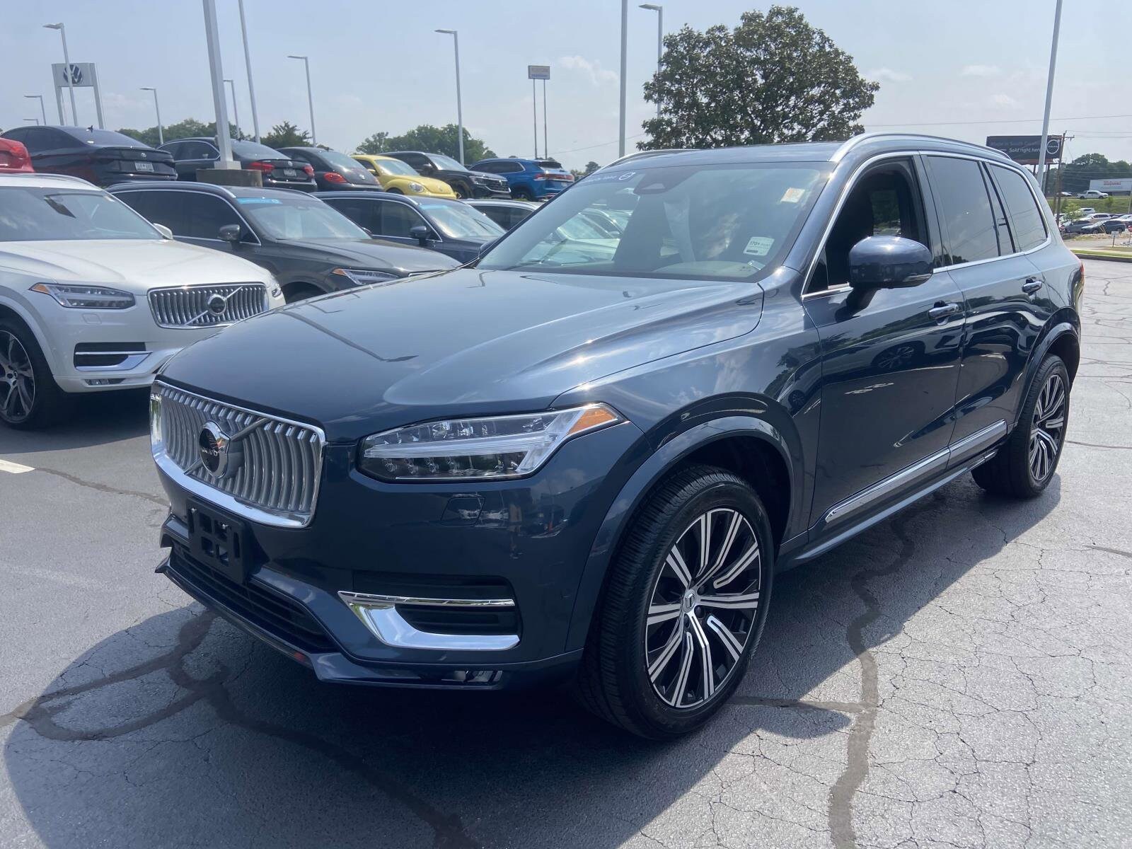 2024 Volvo XC90 B5 AWD Plus photo 3