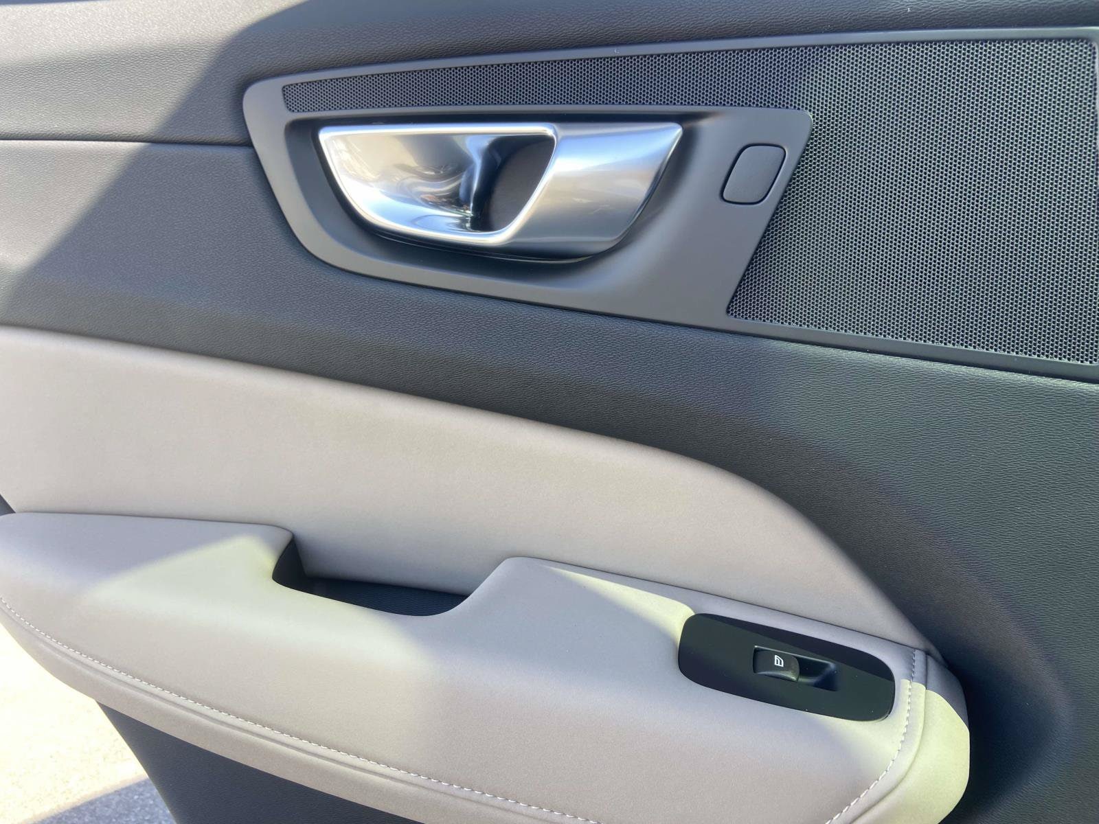 2026 Volvo XC60 Plus - Photo 16