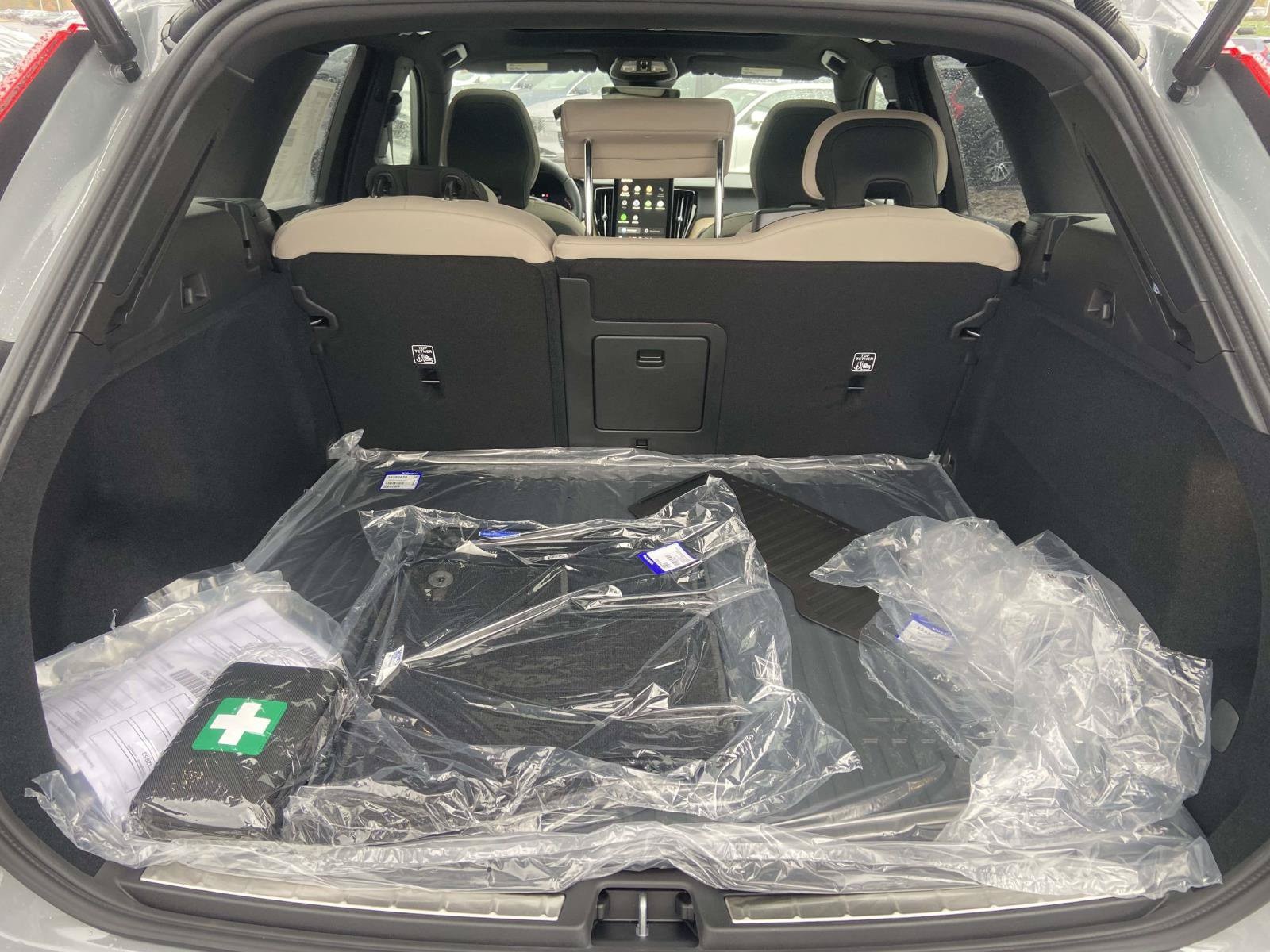 2026 Volvo XC60 Plus - Photo 12