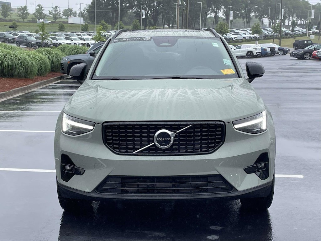 Certified 2025 Volvo XC40 B5 Ultra Dark Theme SUV