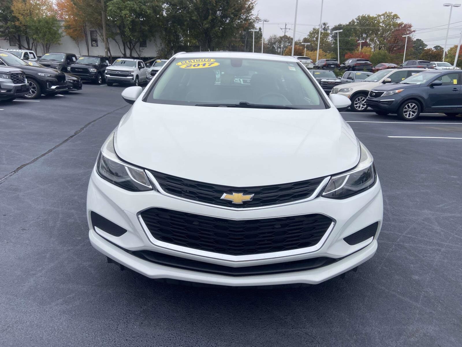 2017 Chevrolet Cruze LT photo 2