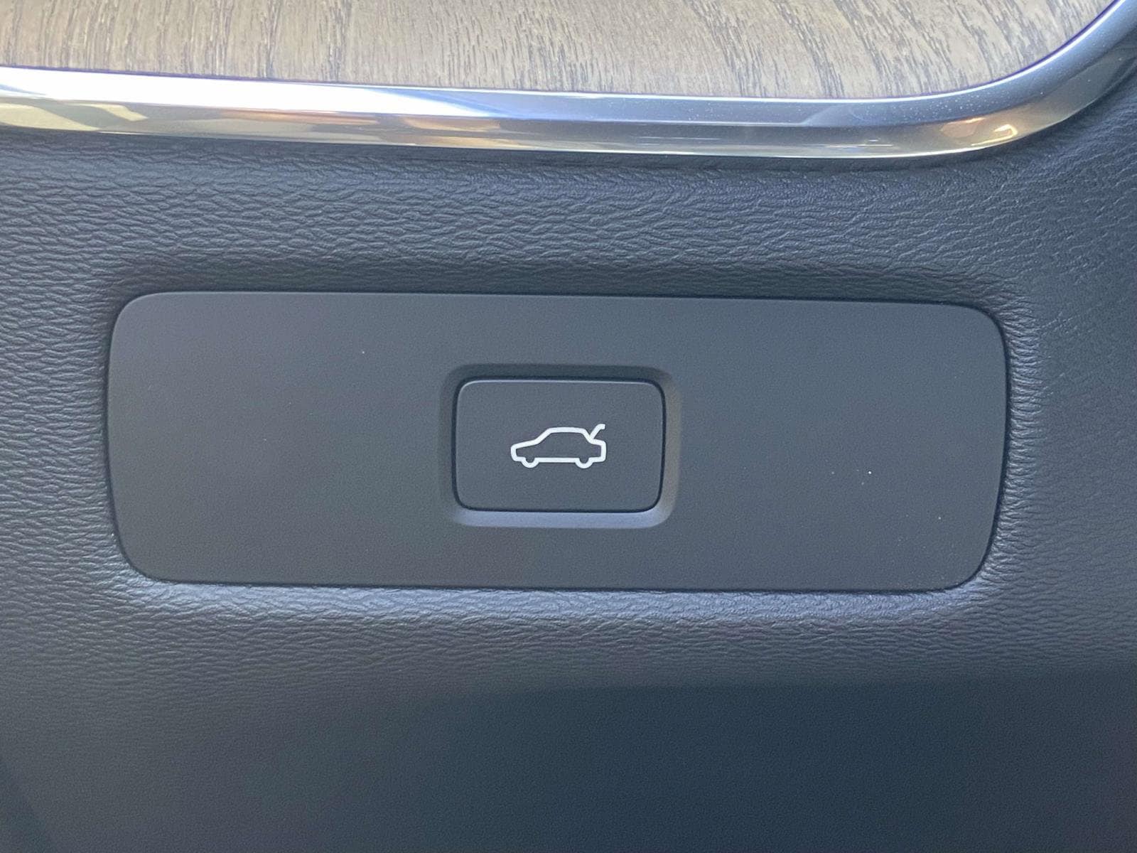 2026 Volvo XC60 Plus - Photo 22
