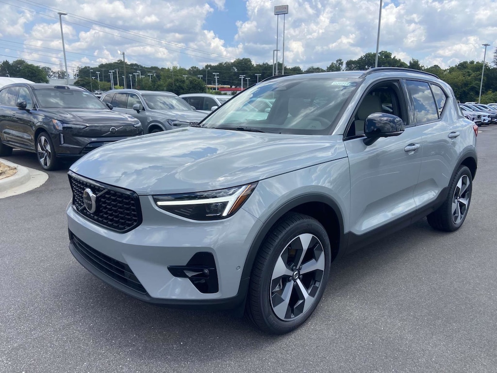 New 2026 Volvo XC40 B5 Plus SUV