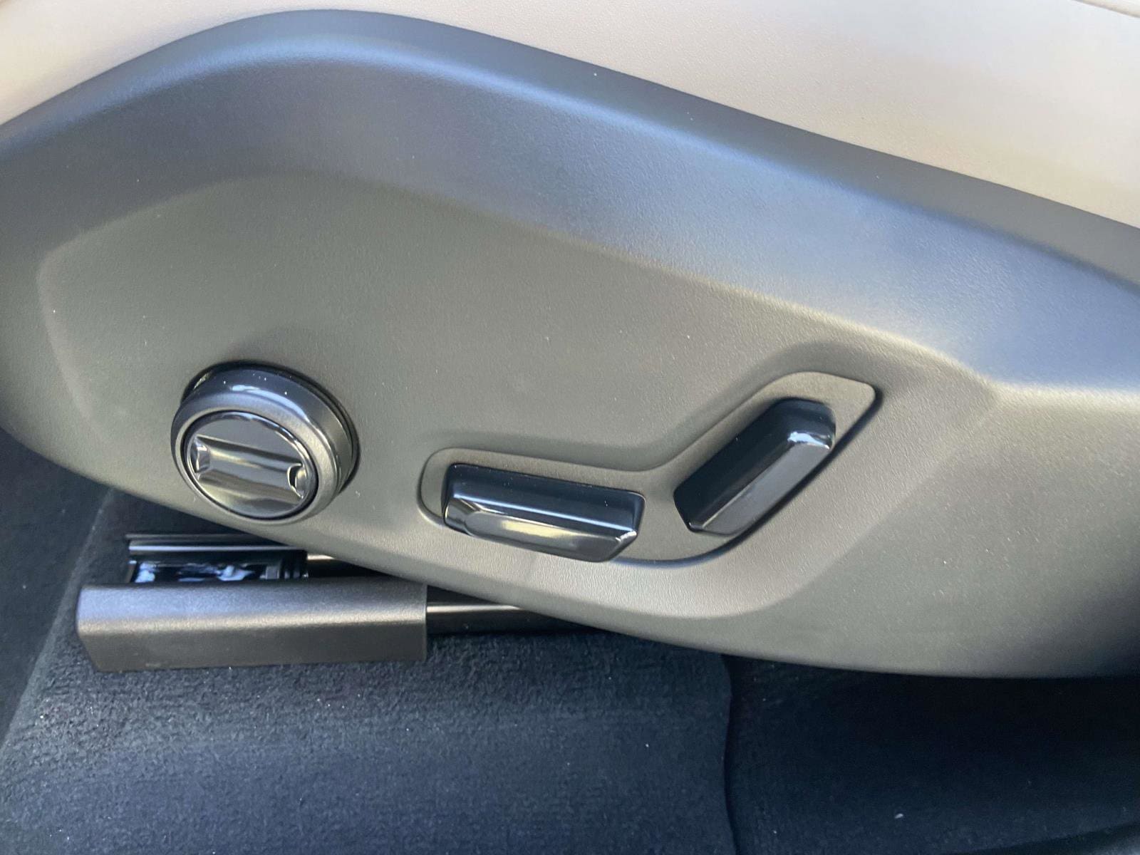 2026 Volvo XC60 Plus - Photo 18