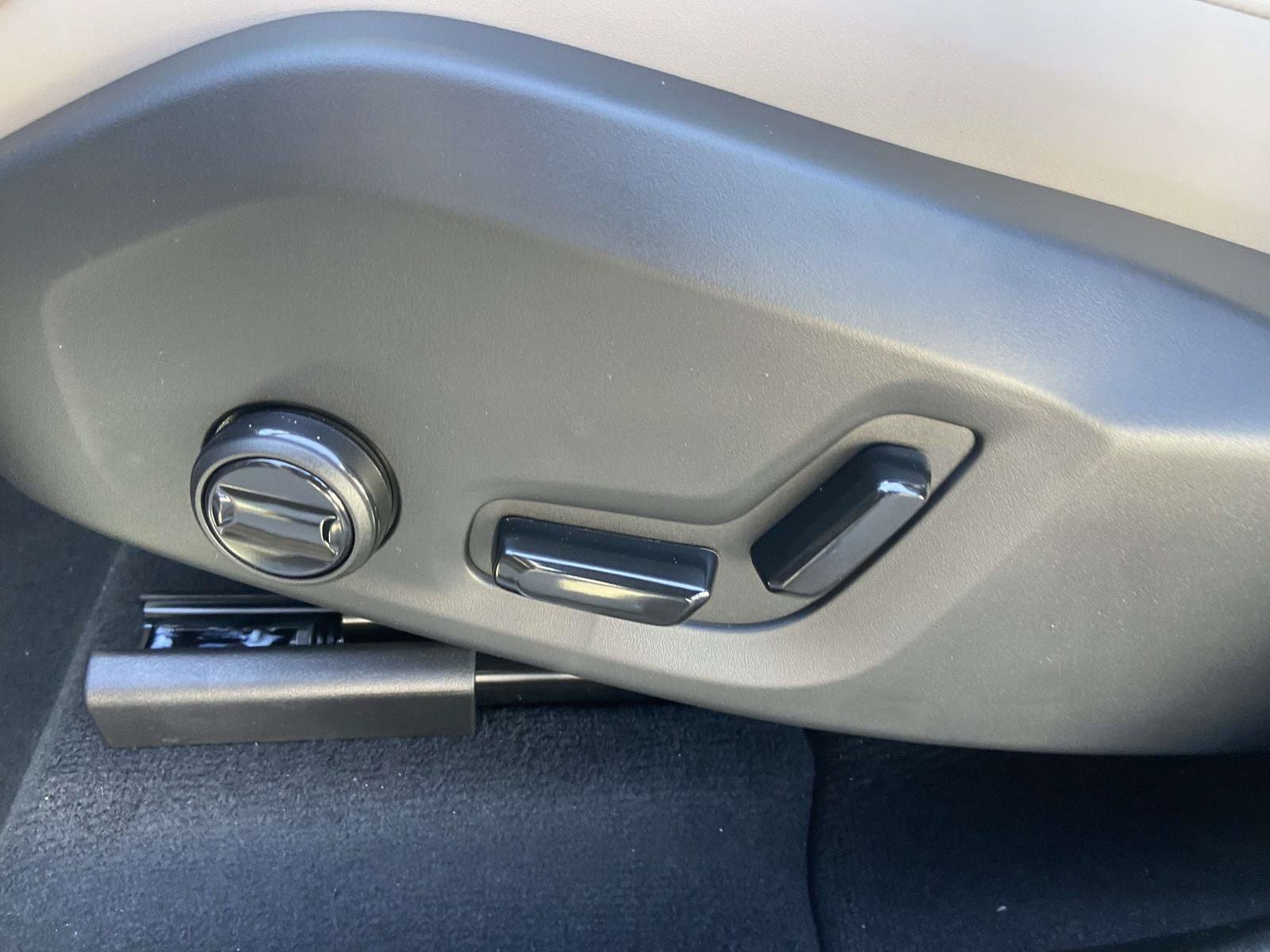 2026 Volvo XC60 Plus - Photo 18