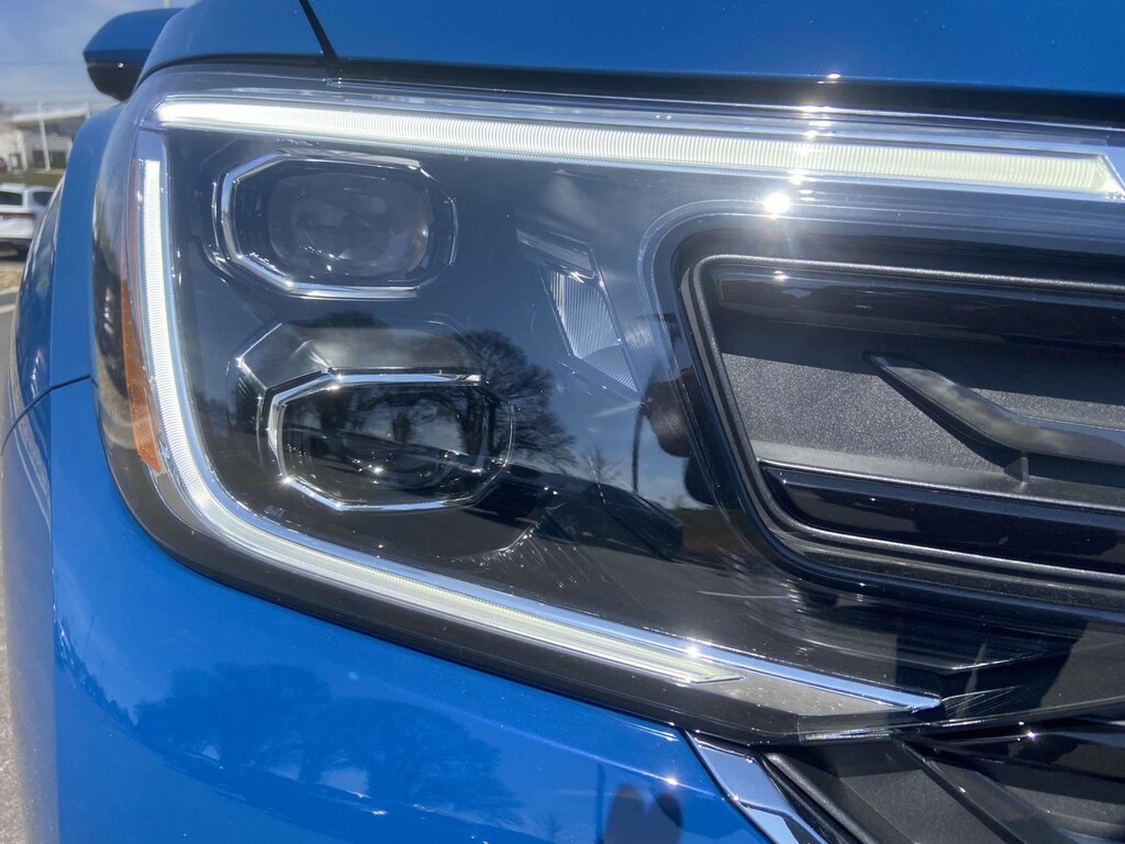 New 2025 Volkswagen Atlas Cross Sport 2.0T SEL Premium R-Line 2.0T SEL Premium R-Line 4MOTION
