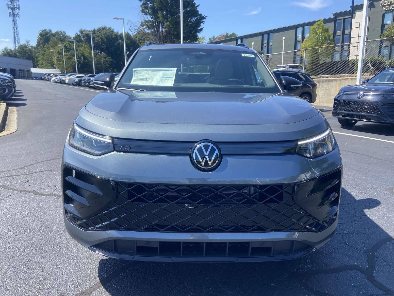 2025 Volkswagen Tiguan SE R-Line Black photo 2