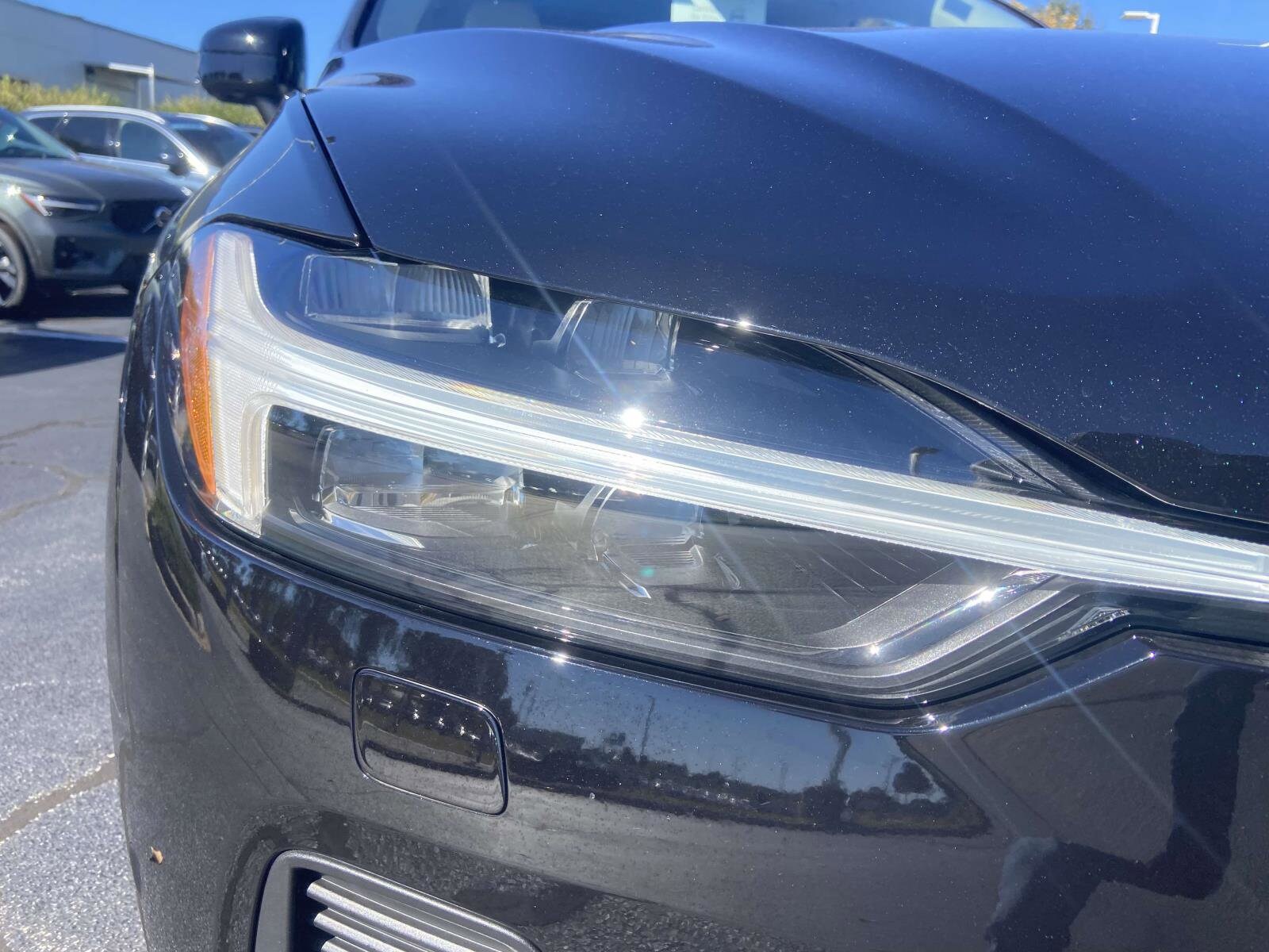 2023 Volvo XC60 B5 Ultimate photo 3