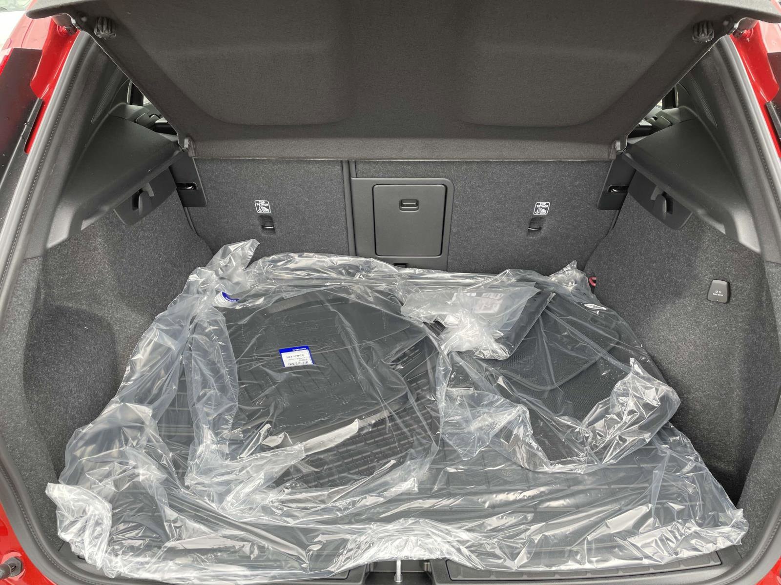 2025 Volvo XC40 Ultra - Photo 11