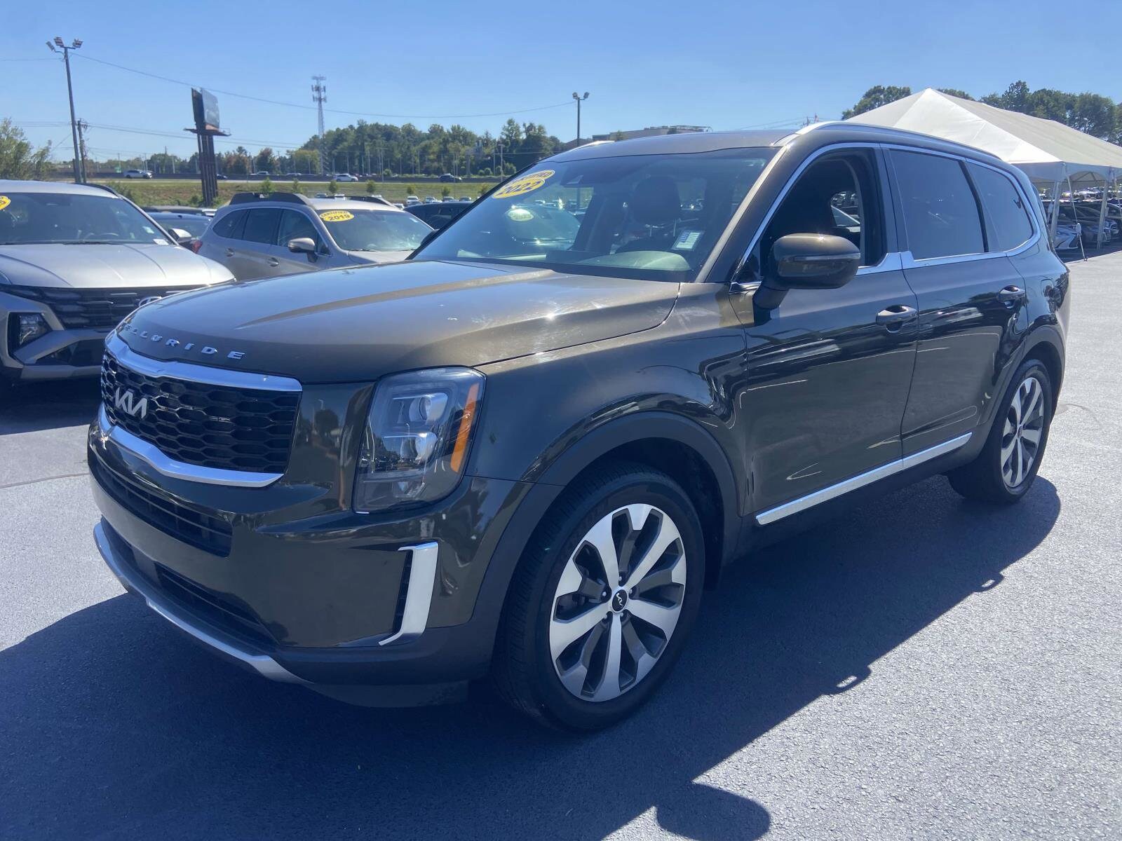2022 Kia Telluride EX photo 2
